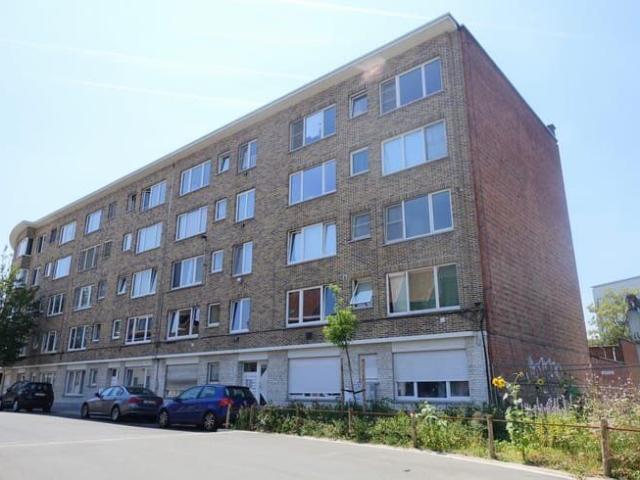 Gunstig gelegen appartement met garagebox te huur in Gent