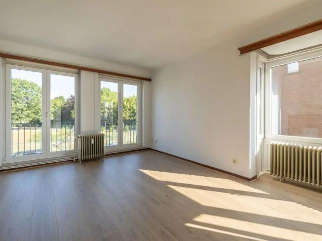Gunstig gelegen appartement met 2 slpk. en garage