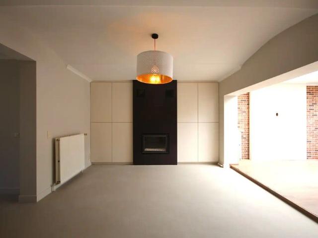 Gunstig gelegen gezinswoning met 4 slaapkamers en prachtige tuin