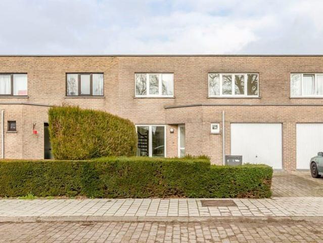 Gunstig gelegen instapklare woning in rij met garage en tof