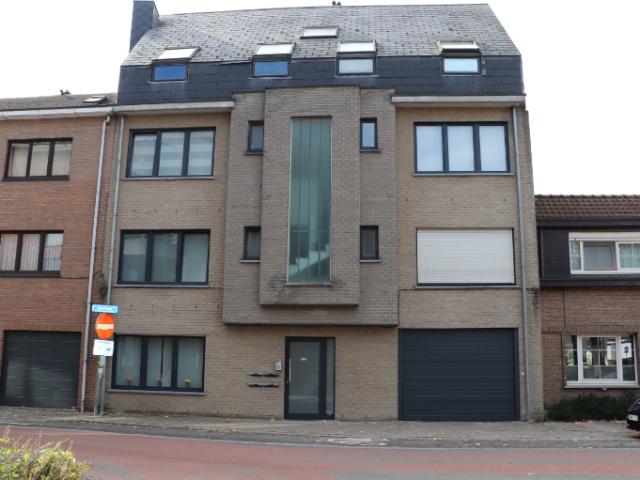 Gunstig gelegen ruim duplex APP op 2de & 3deV met 2 SLK, prachtig zonneterras & privatieve garage
