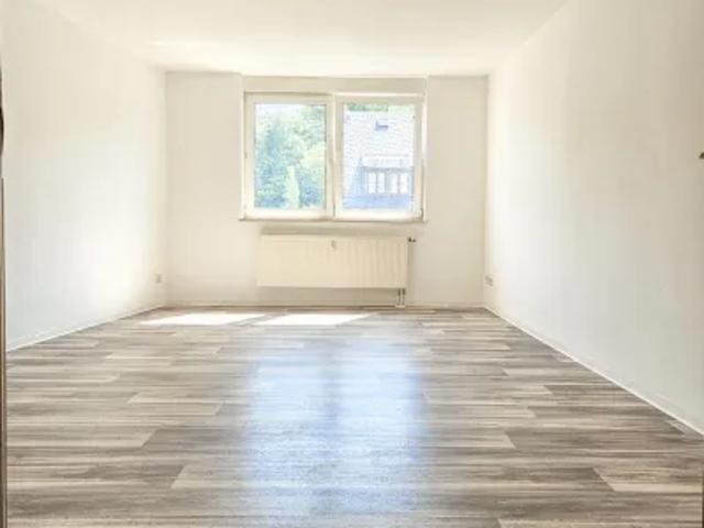 Günstige 1 Zimmer Wohnung mit Balkon in zentraler Lage