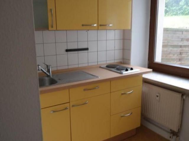 Günstige 1 Zimmer mit Einbauküche, Laminat und Dusche