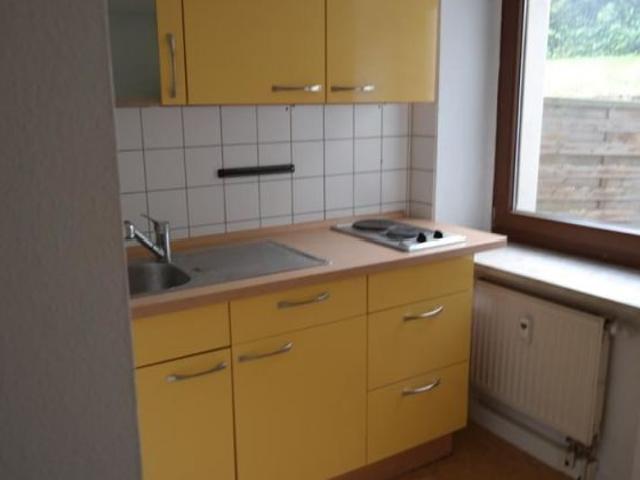 Günstige 1 Zimmer mit Einbauküche, Laminat und Dusche