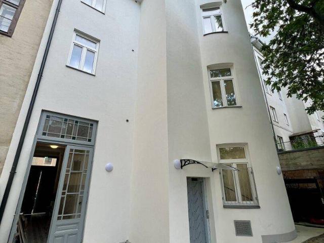 Günstige 1,5 Zimmer Wohnung entkernt im 3ten. Liftstock eines generalsanierten Hauses!