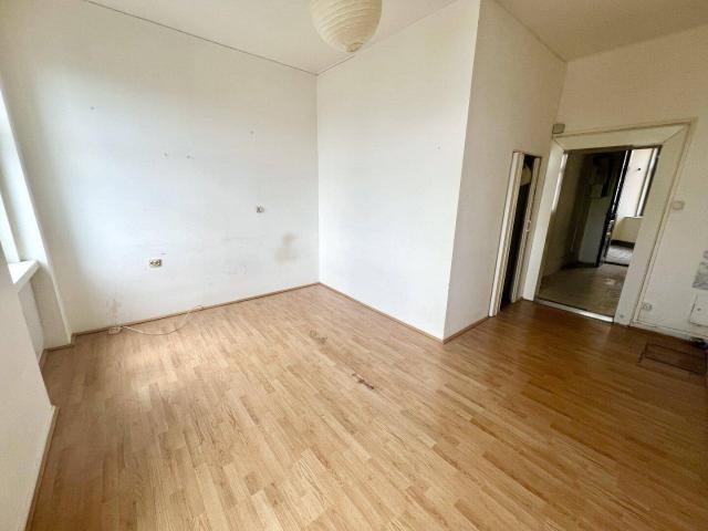 Günstige 1,5 Zimmer Wohnung im 3.ten Liftstock mit Fernblick!