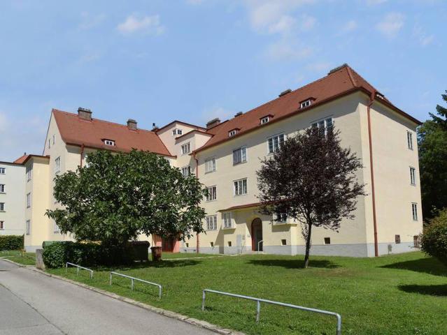 Günstige 2 Zimmer Wohnung in Grünruhelage