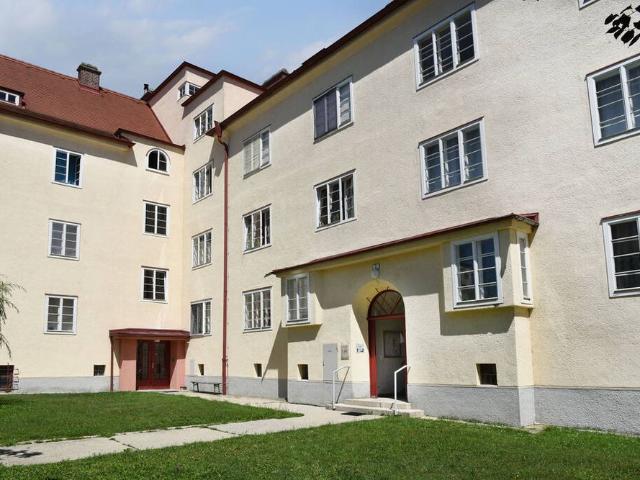Günstige 2 Zimmer Wohnung in Grünruhelage