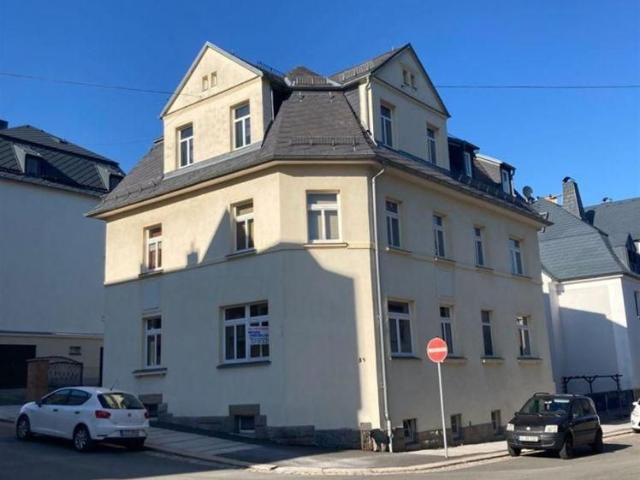 Günstige 2 Zimmer mit Laminat und Wannenbad in guter Lage!