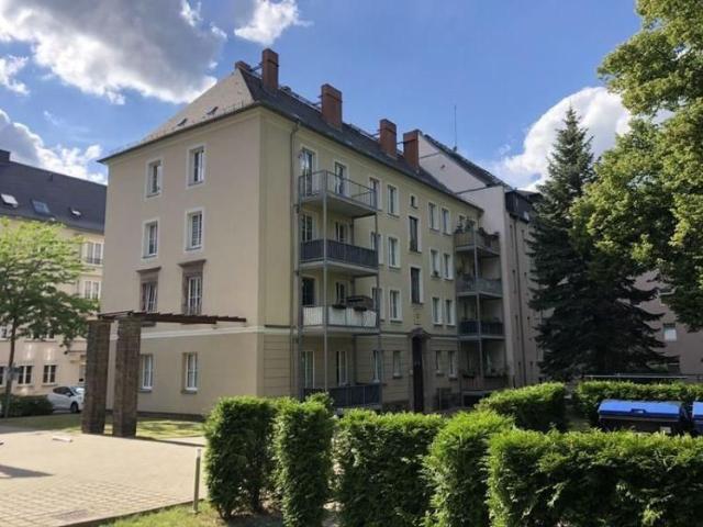Günstige 2 Zimmer mit Laminat und Wannenbad in guter Lage
