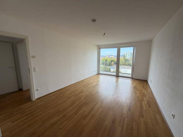 Günstige 2 Zimmerwohnung mit ruhigem Balkon mit Traumaussicht! Unbefristet!