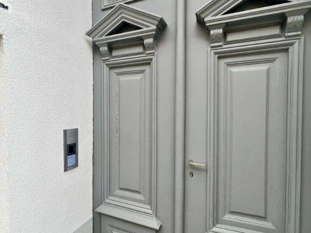 Günstige 2,5 Zimmer Wohnung sanierungsbedürftig im 1ten. Liftstock eines generalsanierten Hauses mit Balkonzubau Möglichkeit!