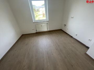 günstige 3 zimmer wohnung mit eigenem garten!