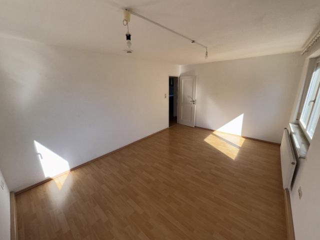 Günstige 3 Zimmer Wohnung ca. 63 m2 mit Einbauküche in ruhiger Wohnlage von Lichtenau!