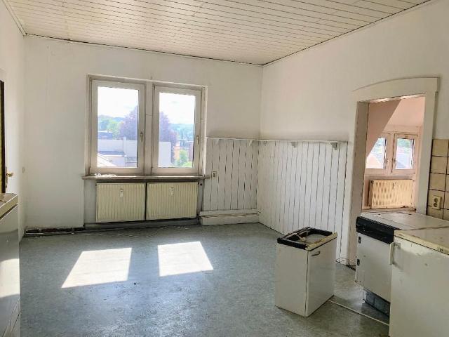 Günstige 3 Zimmer Wohnung in zentraler Lage von Markneukirchen: Ideal für Handwerker und Visionäre!