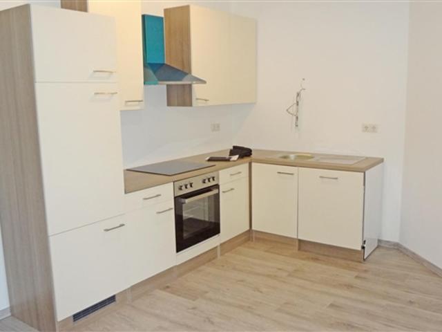 Günstige Einzimmerwohnung mit Küche und Tiefgarage in der Welserstraße!