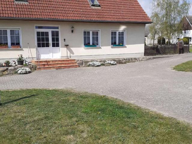 Günstige, gepflegte 2 Raum DG Wohnung in Brüssow
