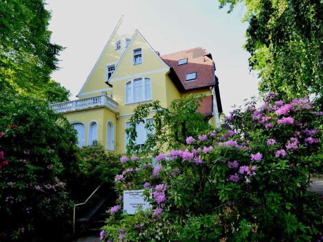 Günstige schöne Masionette Wohnung in einer Villa in bester Lage!