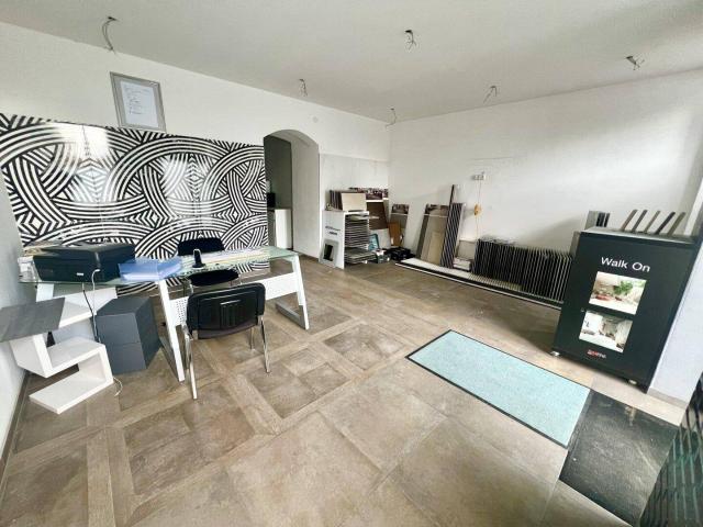 Günstiges Geschäftslokal mit Gang Wc Airbnb Erlaubnis möglich