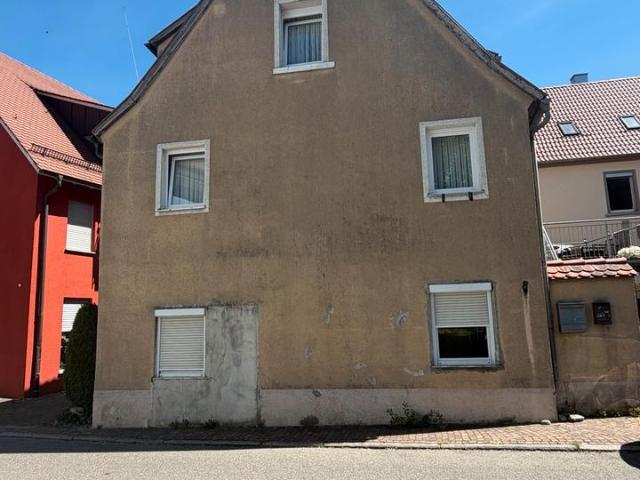 Günstiges Mehrfamilienhaus mit Einliegerwohnung Kapitalanlage