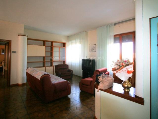 Guazzino vendesi appartamento di mq 120 con ingresso condomi. 120m² Guazzino
