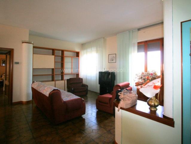Guazzino vendesi appartamento di mq 120 con ingresso condomi. 120m² Guazzino