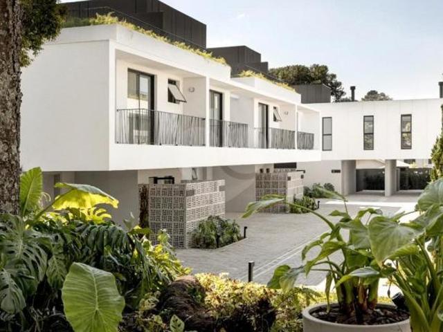 Guabirotuba Sobrado Moderno em condominio 3 quartos sendo 1 suite 204m2