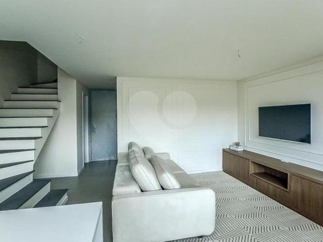 Guabirotuba Sobrado Moderno mobiliado 3 suites 2 vagas 169m2 privativos