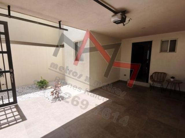 Guadalupe, Casa dos pisos en venta