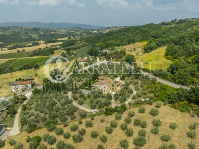 Gualdo Cattaneo, vicino a Todi, immersa nel cuore verde dell. 700m² Todi