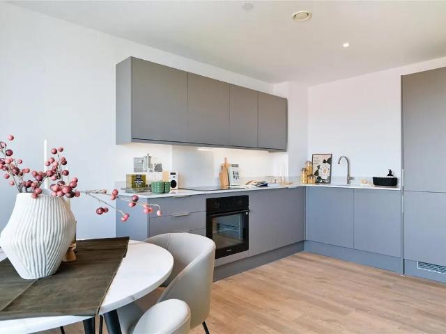 Guardian Avenue, London NW9, 3 bed flat to rent, £2,650 pcm | PrimeLocation