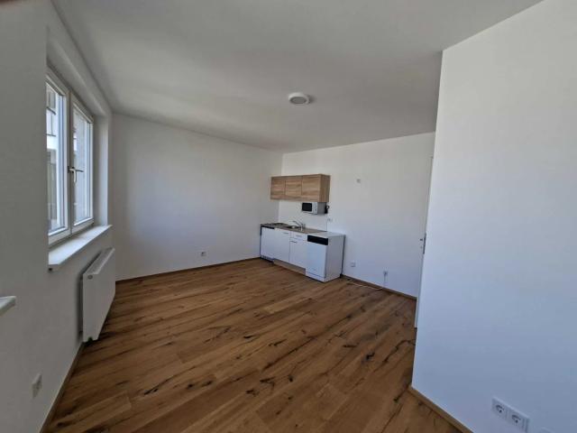 Gudrunstraße: Helle 3 Zimmer Wohnung