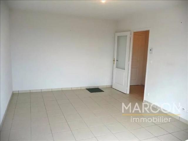 GUERET, F2 avec balcon + garage + parking + cave