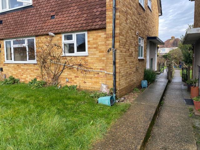 Guernsey Close, Hounslow TW5, 2 bed flat to rent, £1,800 pcm | PrimeLocation