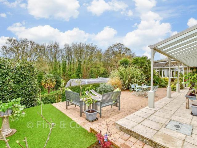 17 bedroom detached house for sale