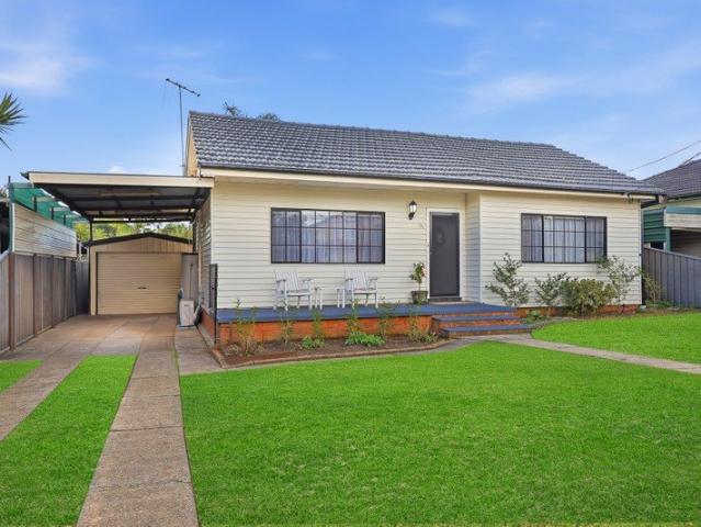 AUCTION THIS SUNDAY @10AM GUIDE $900,000 GRANNY FLAT STCA| Inviting Family Home with Expansive Outdoor Living and Multiple Parking