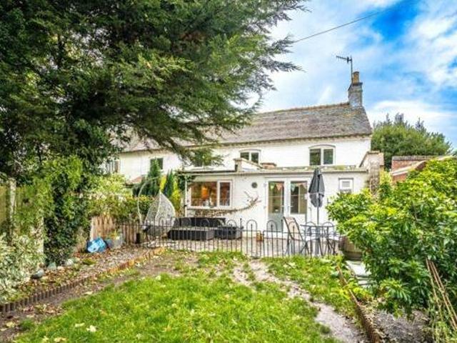 Guild Road, Bromsgrove, 3 Bedroom End