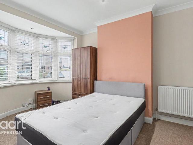 Guildford Avenue, FELTHAM 1 bed in a house share to rent £900 pcm £208 pw