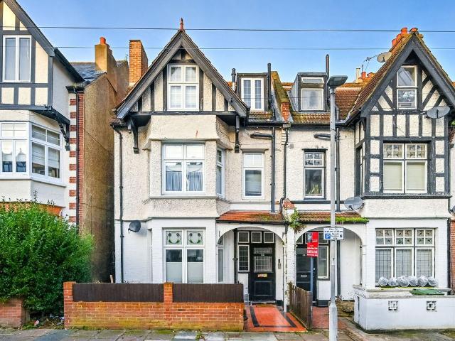 Guildford Avenue, Surbiton KT5, 2 bed flat to rent, £3,250 pcm | PrimeLocation