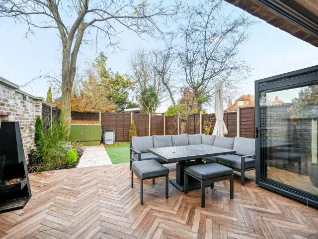 Guildford Avenue, Surbiton, KT5 2 bed flat to rent £2,701 pcm £623 pw