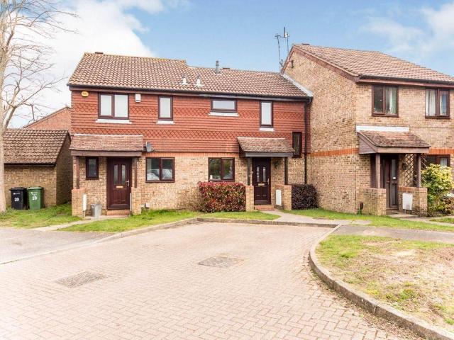 Guildford GU4 2 bed terraced house to rent £1,650 pcm £381 pw