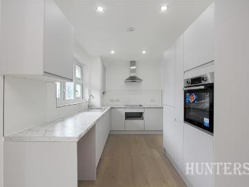 Guildford House, Denmark Road. 3 bed apartment to rent £2,400 pcm £554 pw