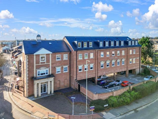 Guildford Street, Chertsey, Surrey, KT16 1 bed apartment to rent £1,275 pcm £294 pw