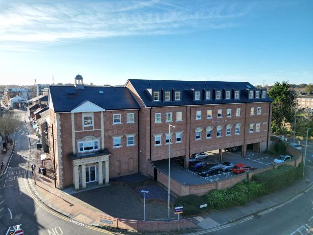 Guildford Street, Chertsey, Surrey KT16, 1 bed flat to rent, £1,250 pcm | PrimeLocation