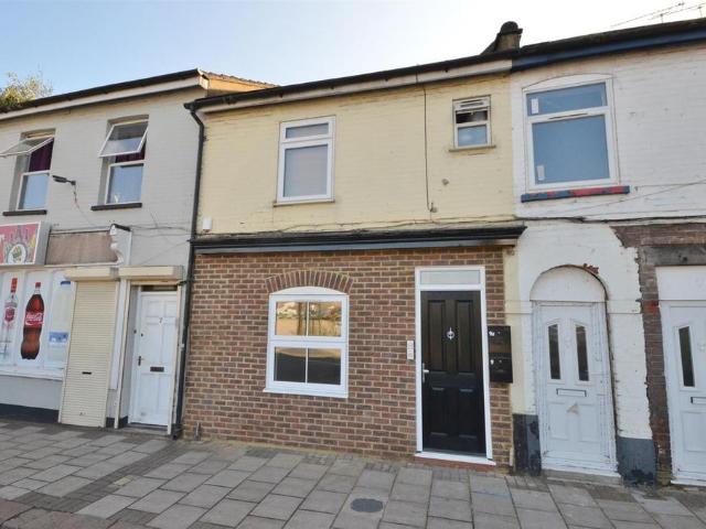 Guildford Street, Luton, LU1 2 bed flat to rent £1,100 pcm £254 pw