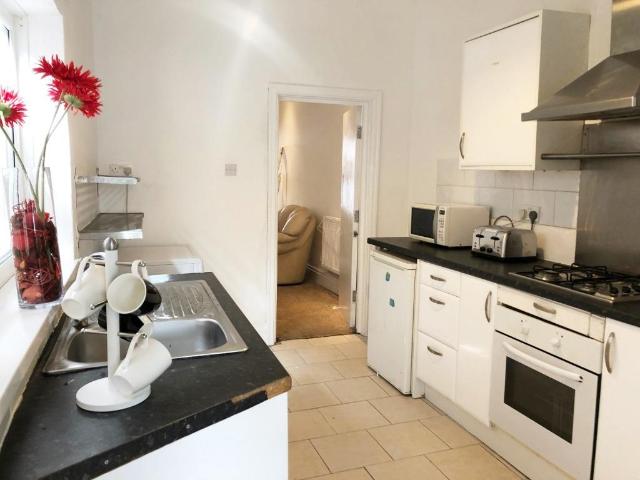 Guildford Street, Stoke On Trent ST4 4 bed house share to rent £1,560 pcm £360 pw