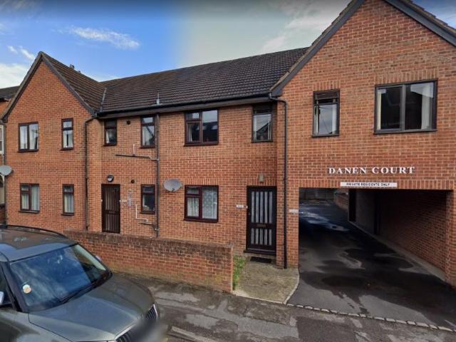 Guildford, Surrey, GU1 1 bed flat to rent £1,350 pcm £312 pw