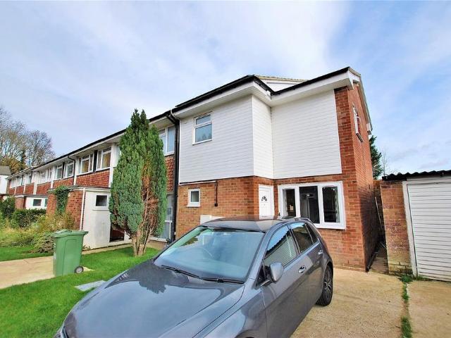 Guildford Park Avenue, Guildford. 2 bed end of terrace house to rent £1,850 pcm £427 pw