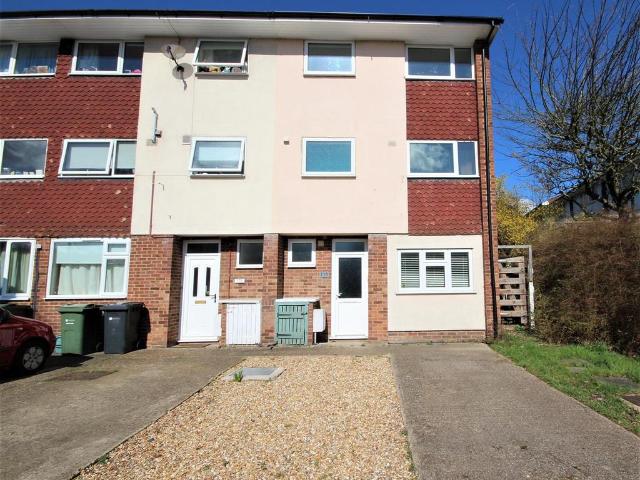Guildford Park Avenue, Guildford 6 bed house to rent £4,650 pcm £1,073 pw