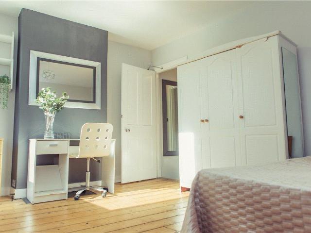 Guildford Park Road, Guildford. 5 bed semi detached house to rent £4,000 pcm £923 pw